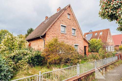 Straßenansicht - 6 Zimmer Einfamilienhaus zum Kaufen in Lüneburg