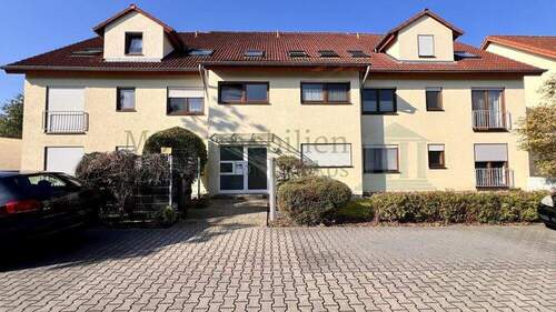 Hausansicht - *** Kompakte 1-ZKB-Dachgeschosswohnung mit Tiefgaragenstellplatz in MA-Seckenheim ***