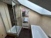 Tageslichtbad mit Wanne u. Dusche - 