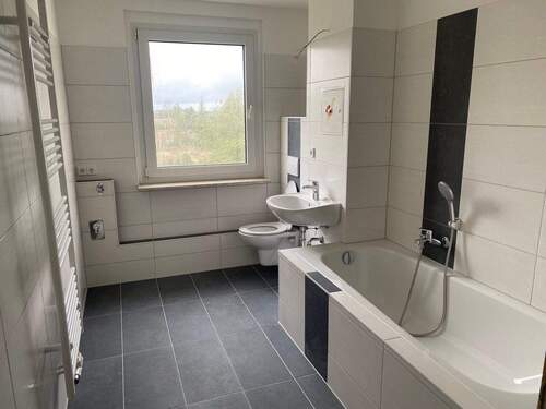 Bad - 3 Zimmer Etagenwohnung zum Kaufen in Zwenkau