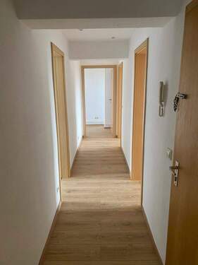 Flur - Etagenwohnung mit 63,00 m&sup2; in Zwenkau zum Kaufen