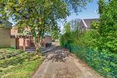 Rückwärtige Zufahrt mit praktischer Erreichbarkeit - 