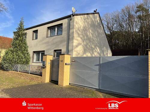 Haus Einfahrt - Kleiner Bauernhof am Waldesrand