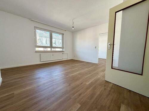 Wohn/Esszimmer - 2 Zimmer Etagenwohnung zur Miete in Frankfurt am Main