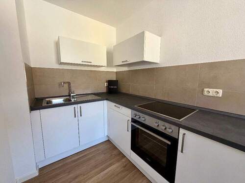 Einbauküche - Etagenwohnung mit 50,00 m&sup2; in Frankfurt am Main zur Miete