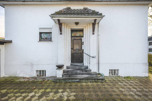 Hauseingang - Mehrfamilienhaus, Wohnhaus mit 139,30 m&sup2; in Eschweiler zum Kaufen