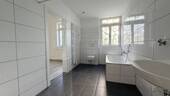 Badzimmer mit Wanne und Tageslicht - 4 Zimmer Etagenwohnung zur Miete in Coburg