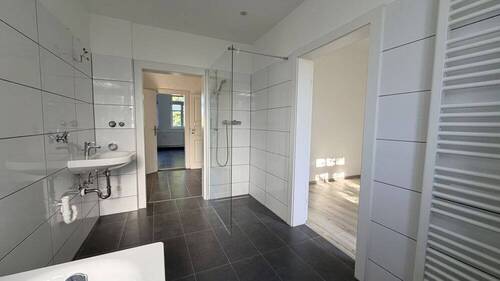 viel Platz im Bad - 4 Zimmer Etagenwohnung in Coburg