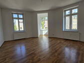 Wohnzimmer mit Erker - 2- Zimmer-Wohnung in Schönebecker Straße 35 - saniert mit Balkon und modernem Bad!