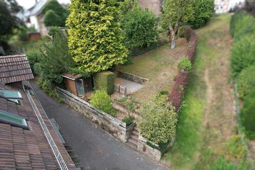 Garten mit Terrasse - 7 Zimmer Doppelhaushälfte zum Kaufen in Derental