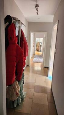 Großer Mittelflur mit Gardrobe - 