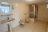 Badezimmer mit Dusche/WC - 
