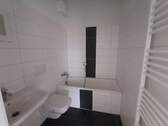 innenliegendes Bad mit Wanne - 3 Zimmer Etagenwohnung in Merseburg