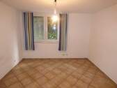 Foto 04 Schlafzimmer.JPG - Etagenwohnung mit 77,00 m&sup2; in Bergisch Gladbach zur Miete