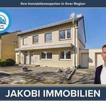 Freistehendes Einfamilienhaus mit zwei Garagen und viel Potential in Bedburg-Rath