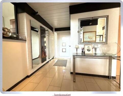 ...hereinspaziert - 8 Zimmer Einfamilienhaus zum Kaufen in Kaarst