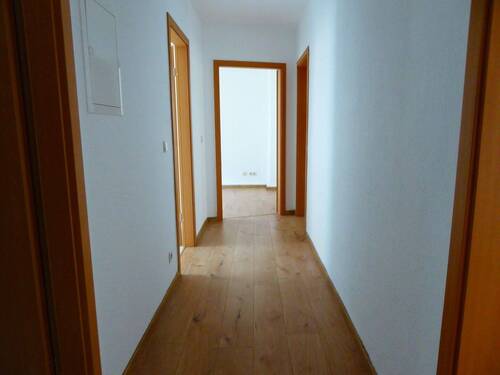 Flurbereich - Etagenwohnung mit 74,80 m&sup2; in Dessau-Roßlau zur Miete