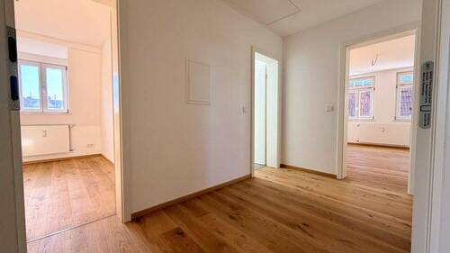 Blick in Schlaf- und Wohnzimmer - 4 Zimmer Etagenwohnung in Coburg