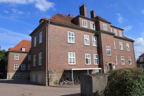 03 Blick auf Parkplatz - 2 Zimmer Büro in Salzwedel