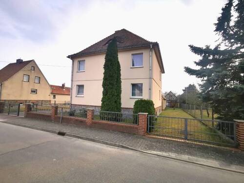 Ansicht Wohnhaus - 6 Zimmer Einfamilienhaus zum Kaufen in Bernsdorf