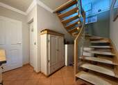 Treppenhaus / Flur - 4 Zimmer Einfamilienhaus in Gründau