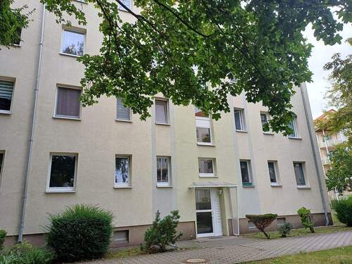 Hausansicht - Etagenwohnung mit 60,30 m&sup2; in Merseburg zur Miete