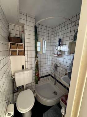 Badezimmer - Etagenwohnung mit 38,00 m&sup2; in Stuttgart zur Miete
