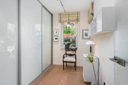 Derzeit als Ankleide fungierendes Zimmer (9,21m²), das natürlich auch anderweitig nutzbar ist. - 