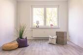 Wohnzimmer Vergleichswohnung - Ländlich gelegene 3-Raum-Wohnung mit Tageslichtbad