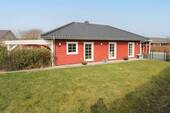 Seitenansicht - Barrierefreies Schwedenhaus mit Erdwärme in Husby