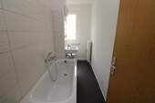 Bad mit Wanne - Pack die Badehose ein...helle 3-RW mit Wanne u. Balkon!!!