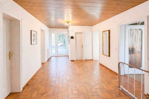 Offen gestalteter Eingangsbereich - Einfamilienhaus mit 141,00 m&sup2; in Langenfeld zum Kaufen