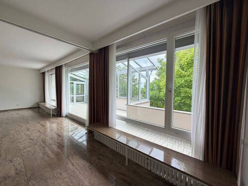 Weiterer Blick in das Wohnzimmer.jpg - 