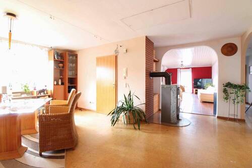 4 Wohn-Essbereich - 8 Zimmer Mehrfamilienhaus, Wohnhaus zum Kaufen in Büdingen
