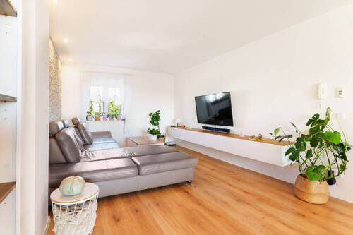 Wohnzimmer_ - 4 Zimmer Etagenwohnung zum Kaufen in Burgthann