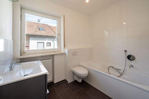 Neu saniertes Bad im OG - 
