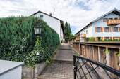 Zugang zum Haus - 5 Zimmer Reihenmittelhaus in Oberhaching