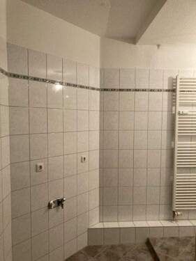 geräumiges Bad - 3 Zimmer Etagenwohnung in Weimar