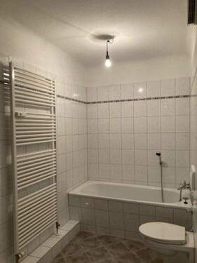 Badewanne - Etagenwohnung mit 74,00 m&sup2; in Weimar zur Miete