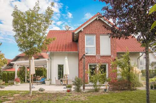 Aussenansicht - Modernes Einfamilienhaus mit großem Garten - energieeffizient (A+) & zeitgemäß wohnen in Pettstadt