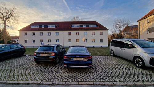 Parkplatz - Etagenwohnung mit 64,00 m&sup2; in Zwenkau zum Kaufen