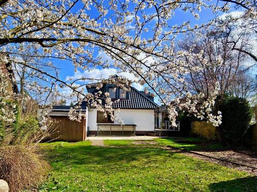 zauberhaft - Familien-Traumhaus mit 8 Zimmern - top Lage - neue Wärmepumpe - Fußbodenheizung - bezugsfertig renoviert -