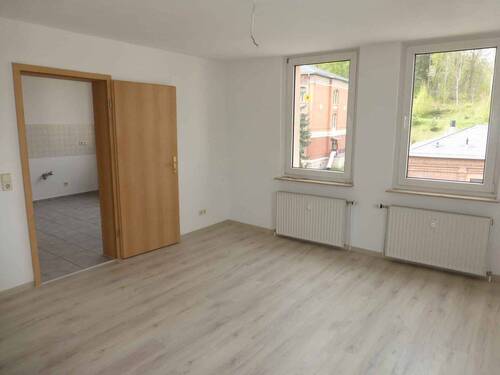 Wohnzimmer - 4 Zimmer Etagenwohnung in Oelsnitz