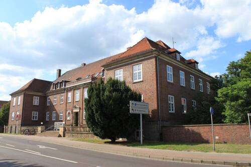 Geschäftshaus - 2 Büroräume im Ärztehaus - 218,00 EUR Kaltmiete,