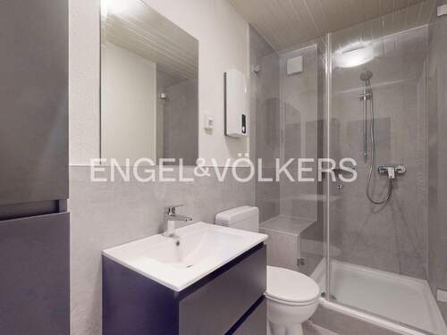 Modernes Bad im Speicher - 