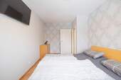 Schlafzimmer Erdgeschoss Ansicht II - 