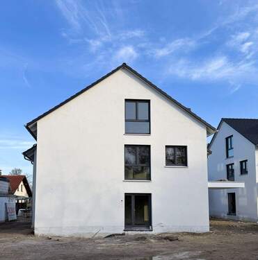 Eingang Einliegerwohnung - 7 Zimmer Doppelhaushälfte in Hördt