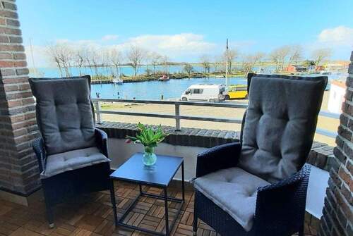 Blick vom Balkon auf den Hafen - Einzigartige Ferienwohnung mit beidseitigem Ostseeblick-Toplage OrthFehmarn-provisionsfrei