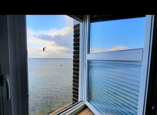 Blick auf Ostsee und Kiter - 