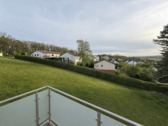 Aussicht von der Loggia, neues Milchglasgeländer - 3 Zimmer Etagenwohnung in Dietersheim
